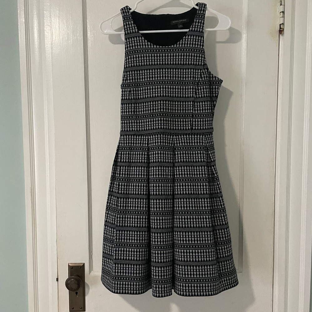 Banana Republic Fit and Flare Black White Geometric Dress XS